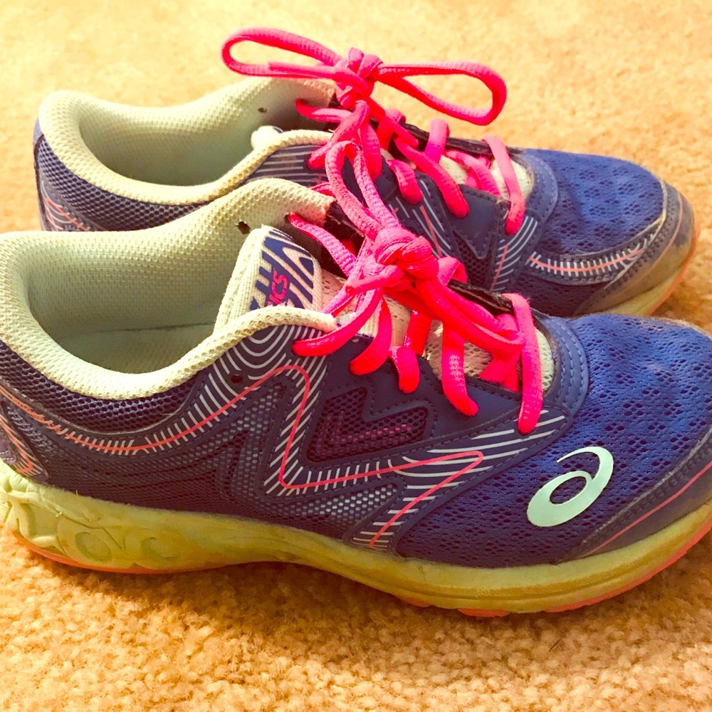 ASICS BIG GIRLS RUNNING SHOE 👟 SZ 3